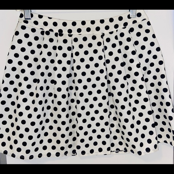 Forever 21 skirt polka dot mini skirt. - Picture 3 of 6